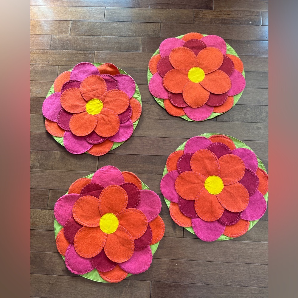 PIER 1 Felt Floral Petal Placemats x4